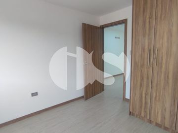 DEPARTAMENTO DE VENTA CON TERRAZA SECTOR PUERTAS DEL SOL