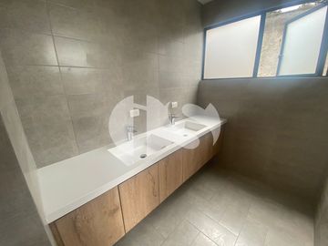 CASA CON DOS DEPARTAMENTOS EN VENTA SECTOR MACHANGARA CUENCA
