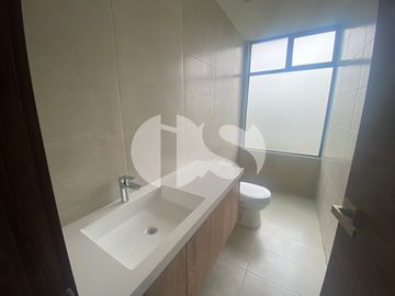 CASA CON DOS DEPARTAMENTOS EN VENTA SECTOR MACHANGARA CUENCA