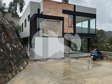CASA CON DOS DEPARTAMENTOS EN VENTA SECTOR MACHANGARA CUENCA
