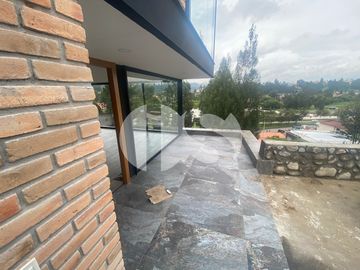 CASA CON DOS DEPARTAMENTOS EN VENTA SECTOR MACHANGARA CUENCA