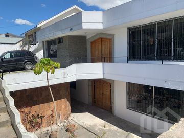 CASA EN VENTA CON DOS DEPARTAMENTOS  SECTOR  CARCELEN