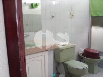 CASA EN VENTA CON DOS DEPARTAMENTOS  SECTOR  CARCELEN