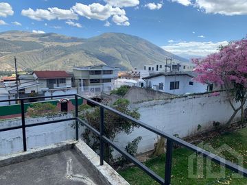 CASA EN VENTA CON DOS DEPARTAMENTOS  SECTOR  CARCELEN