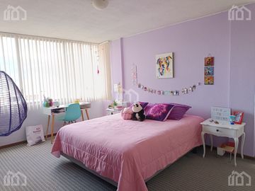 CASA EN VENTA CON DOS DEPARTAMENTOS  SECTOR  CARCELEN