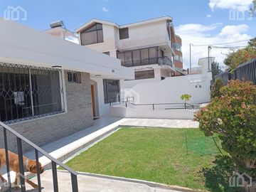 CASA EN VENTA CON DOS DEPARTAMENTOS  SECTOR  CARCELEN