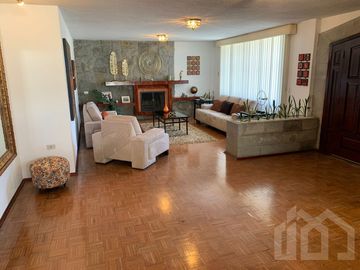 CASA EN VENTA CON DOS DEPARTAMENTOS  SECTOR  CARCELEN