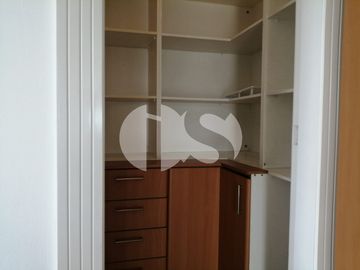 DEPARTAMENTO DE VENTA EN CUMBAYA
