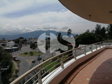 DEPARTAMENTO DE VENTA EN CUMBAYA