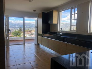 DEPARTAMENTO DE VENTA EN CUMBAYA