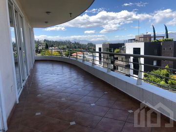 DEPARTAMENTO DE VENTA EN CUMBAYA