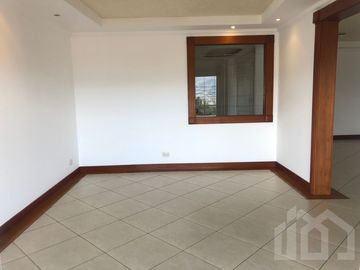 DEPARTAMENTO DE VENTA EN CUMBAYA