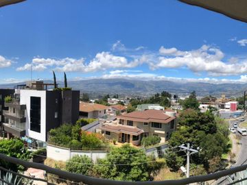 DEPARTAMENTO DE VENTA EN CUMBAYA