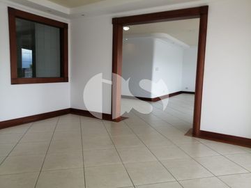 DEPARTAMENTO DE VENTA EN CUMBAYA