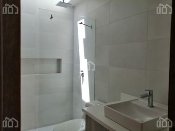 DE OPORTUNIDAD CASA DE VENTA EN TUMBACO, SECTOR LA MORITA