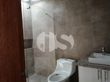 DE OPORTUNIDAD CASA DE VENTA EN TUMBACO, SECTOR LA MORITA
