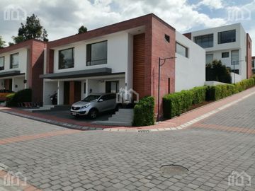 DE OPORTUNIDAD CASA DE VENTA EN TUMBACO, SECTOR LA MORITA