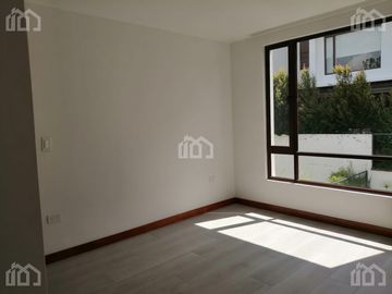 DE OPORTUNIDAD CASA DE VENTA EN TUMBACO, SECTOR LA MORITA