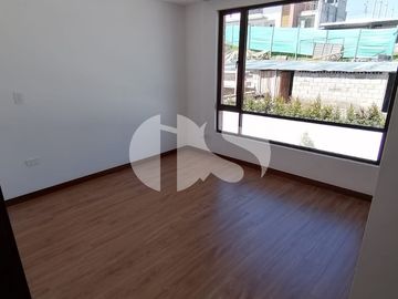 DE OPORTUNIDAD CASA DE VENTA EN TUMBACO, SECTOR LA MORITA