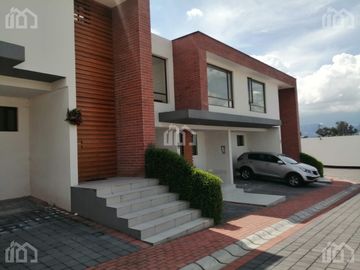 DE OPORTUNIDAD CASA DE VENTA EN TUMBACO, SECTOR LA MORITA