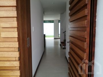 DE OPORTUNIDAD CASA DE VENTA EN TUMBACO, SECTOR LA MORITA