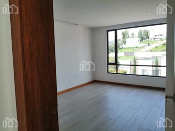 DE OPORTUNIDAD CASA DE VENTA EN TUMBACO, SECTOR LA MORITA