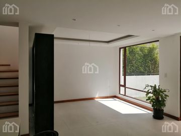 DE OPORTUNIDAD CASA DE VENTA EN TUMBACO, SECTOR LA MORITA