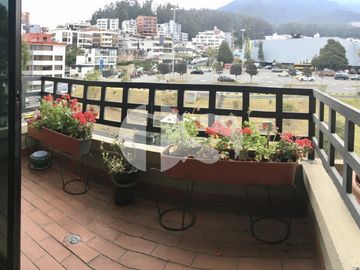 SUITE MUY AMPLIA  CON BALCON DE VENTA EN EL BOSQUE