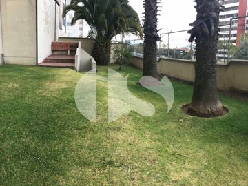 SUITE MUY AMPLIA  CON BALCON DE VENTA EN EL BOSQUE