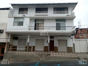 VENTA DE CASA EN MANTA