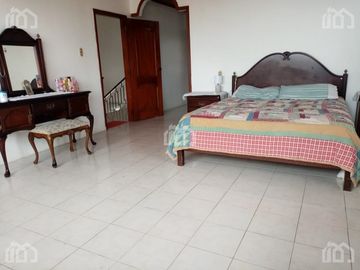 VENTA DE CASA EN MANTA