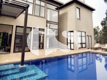 VENDE CASA EN SAN JUAN DE CUMBAYÁ