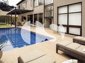 VENDE CASA EN SAN JUAN DE CUMBAYÁ