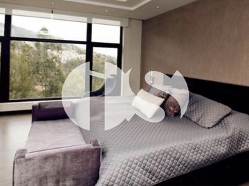 VENDE CASA EN SAN JUAN DE CUMBAYÁ