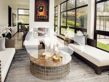 VENDE CASA EN SAN JUAN DE CUMBAYÁ