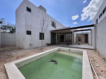 CASA EN VENTA, ALBERCA, 3 HABITACIONES EQUIPADA, PANELES, EN DZITYÁ, MÉRIDA.