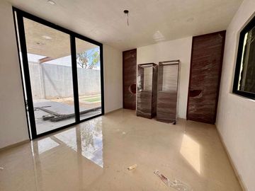 CASA EN VENTA, ALBERCA, 3 HABITACIONES EQUIPADA, PANELES, EN DZITYÁ, MÉRIDA.