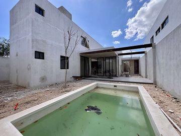 CASA EN VENTA, ALBERCA, 3 HABITACIONES EQUIPADA, PANELES, EN DZITYÁ, MÉRIDA.
