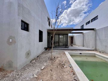 CASA EN VENTA, ALBERCA, 3 HABITACIONES EQUIPADA, PANELES, EN DZITYÁ, MÉRIDA.