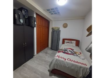 Venta Casa Tres Pisos Santa Isabel