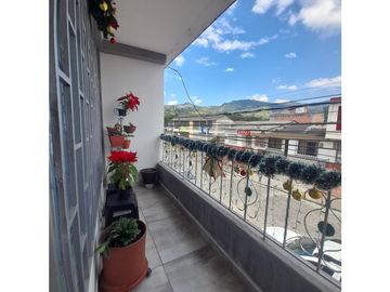 Venta Casa Tres Pisos Santa Isabel