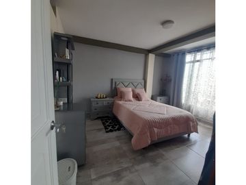 Venta Casa Tres Pisos Santa Isabel