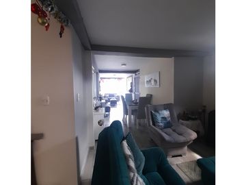 Venta Casa Tres Pisos Santa Isabel