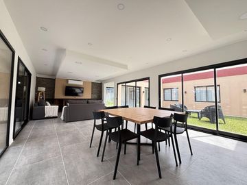 Venta en Residencial 1 de Costa Esmeralda - 3 dormitorios - pileta - fondo privado