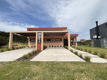 Venta en Residencial 1 de Costa Esmeralda - 3 dormitorios - pileta - fondo privado