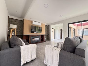 Venta en Residencial 1 de Costa Esmeralda - 3 dormitorios - pileta - fondo privado