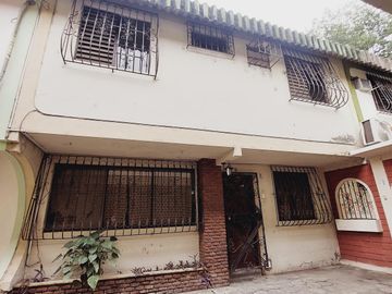 Casa en  venta Urdesa Central, avenida Las monjas conjunto  Reina Victoria GraC.