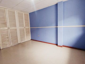 Casa en  venta Urdesa Central, avenida Las monjas conjunto  Reina Victoria GraC.