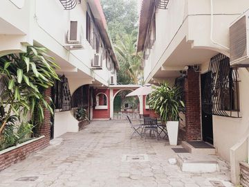 Casa en  venta Urdesa Central, avenida Las monjas conjunto  Reina Victoria GraC.