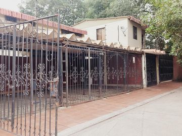Casa en  venta Urdesa Central, avenida Las monjas conjunto  Reina Victoria GraC.